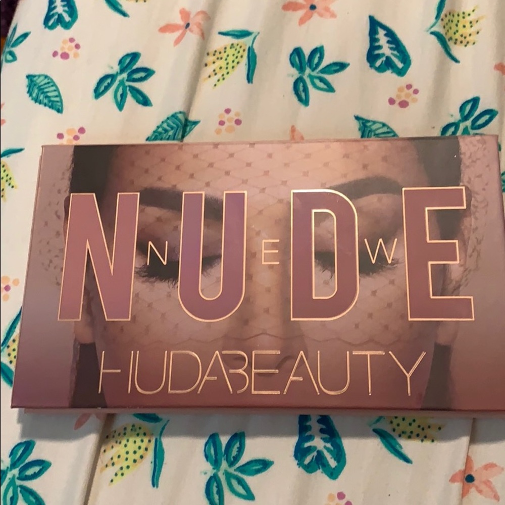 NEW NUDE HUDABEAUTY *PLEASE OFFER*